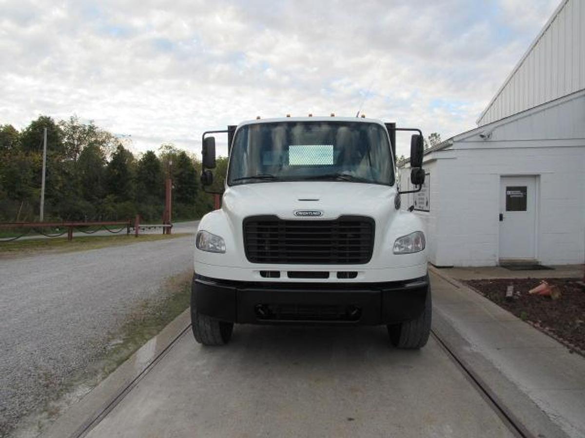 Used 2022 Freightliner M2 106