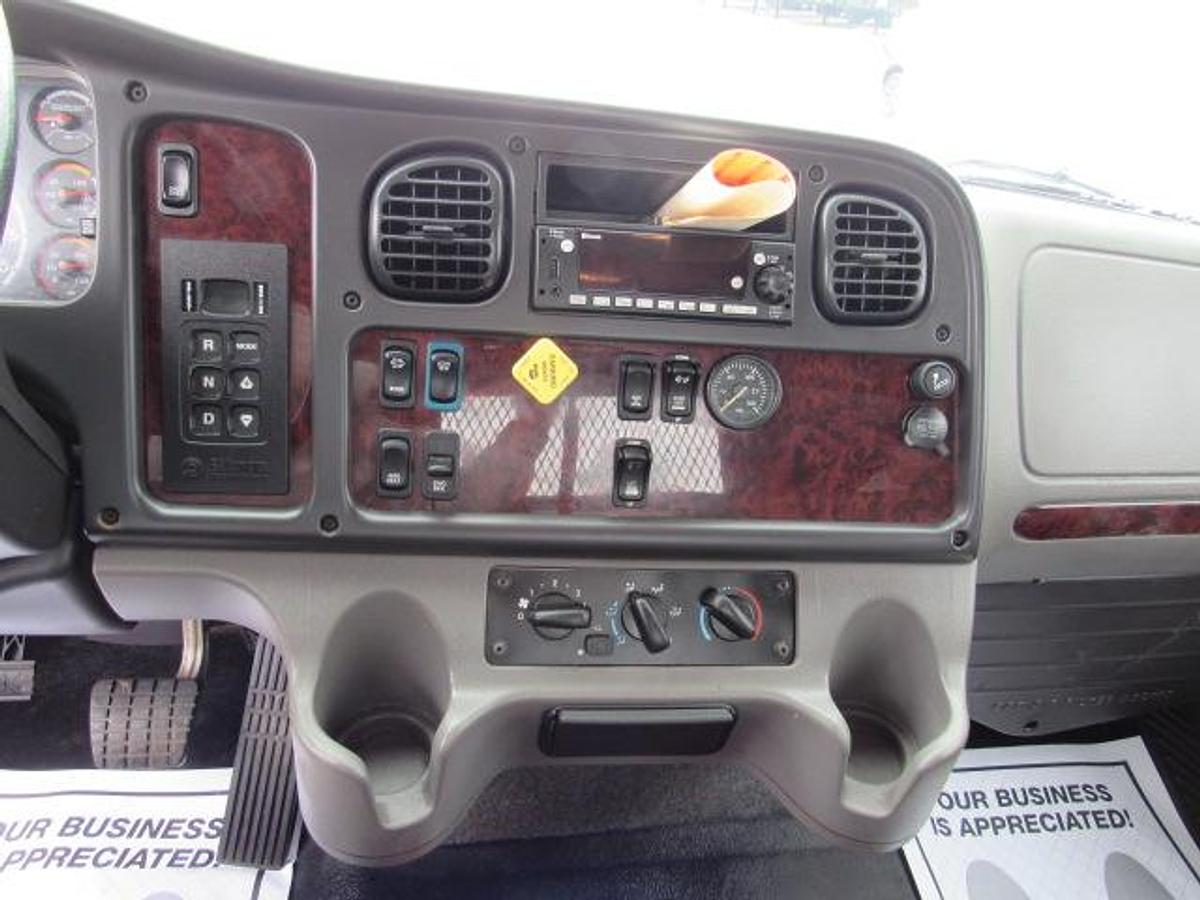 Used 2022 Freightliner M2 106