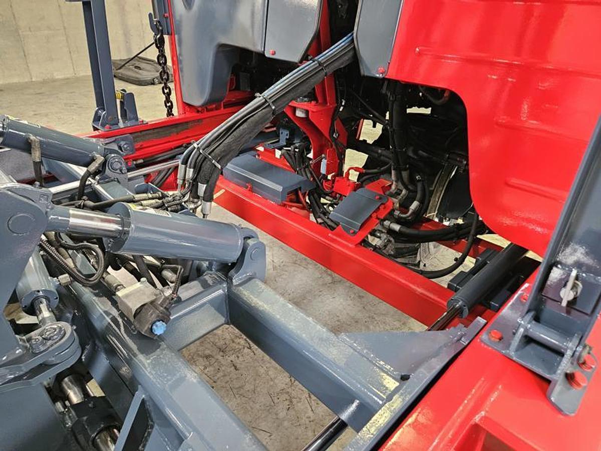 Used 2016 Moffett M8 55.4  4 Way