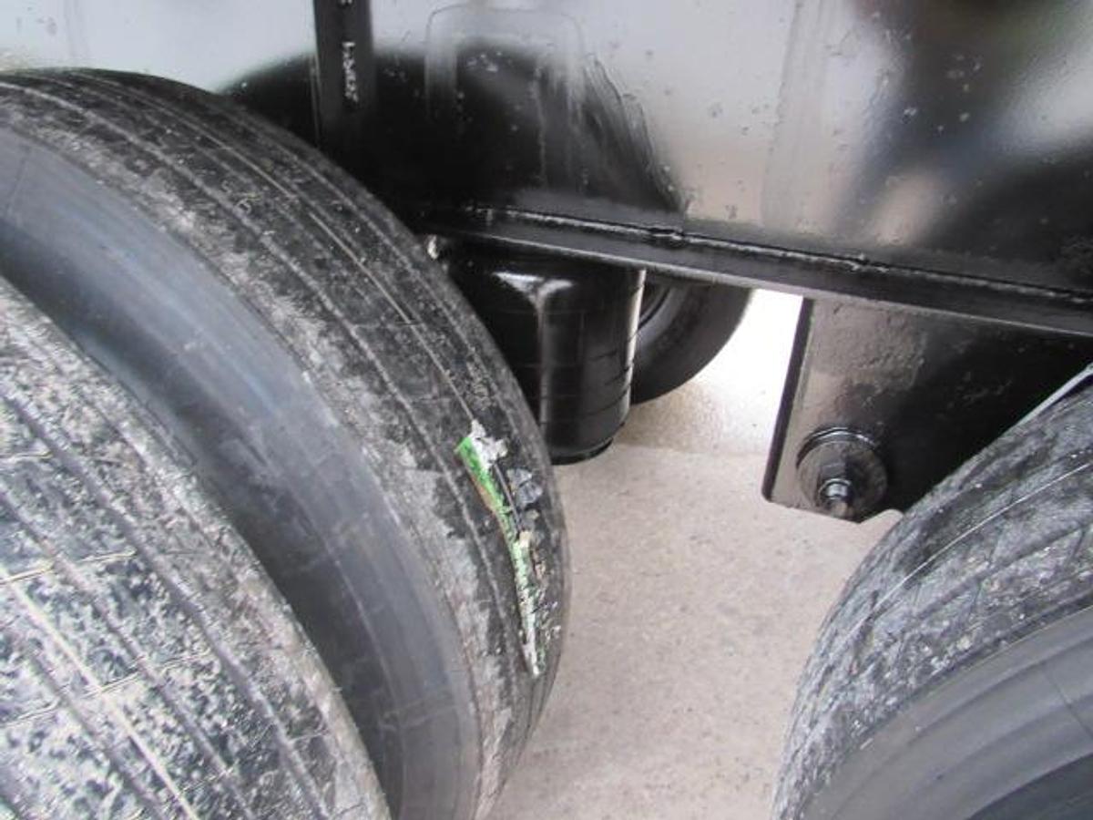 Used 2005  Lufkin 32' X 96"  Flatbed Moffett Trailer