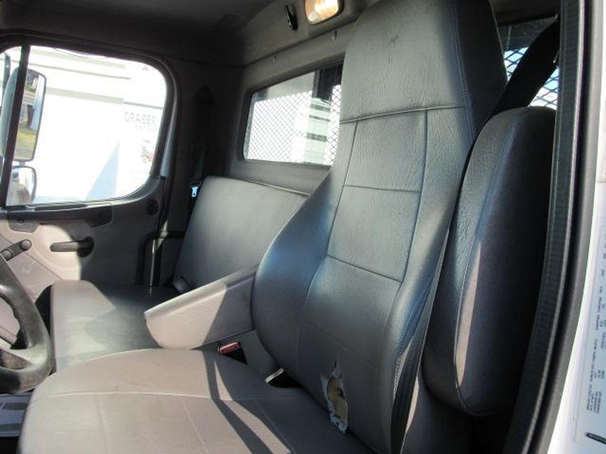 Used 2018 Freightliner M2 106