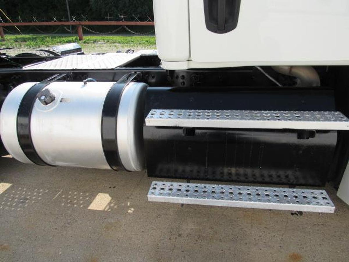 Used 2018 Freightliner Cascadia 125