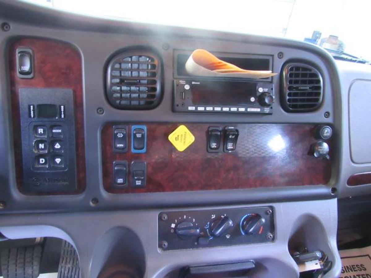 Used 2022 Freightliner M2 106