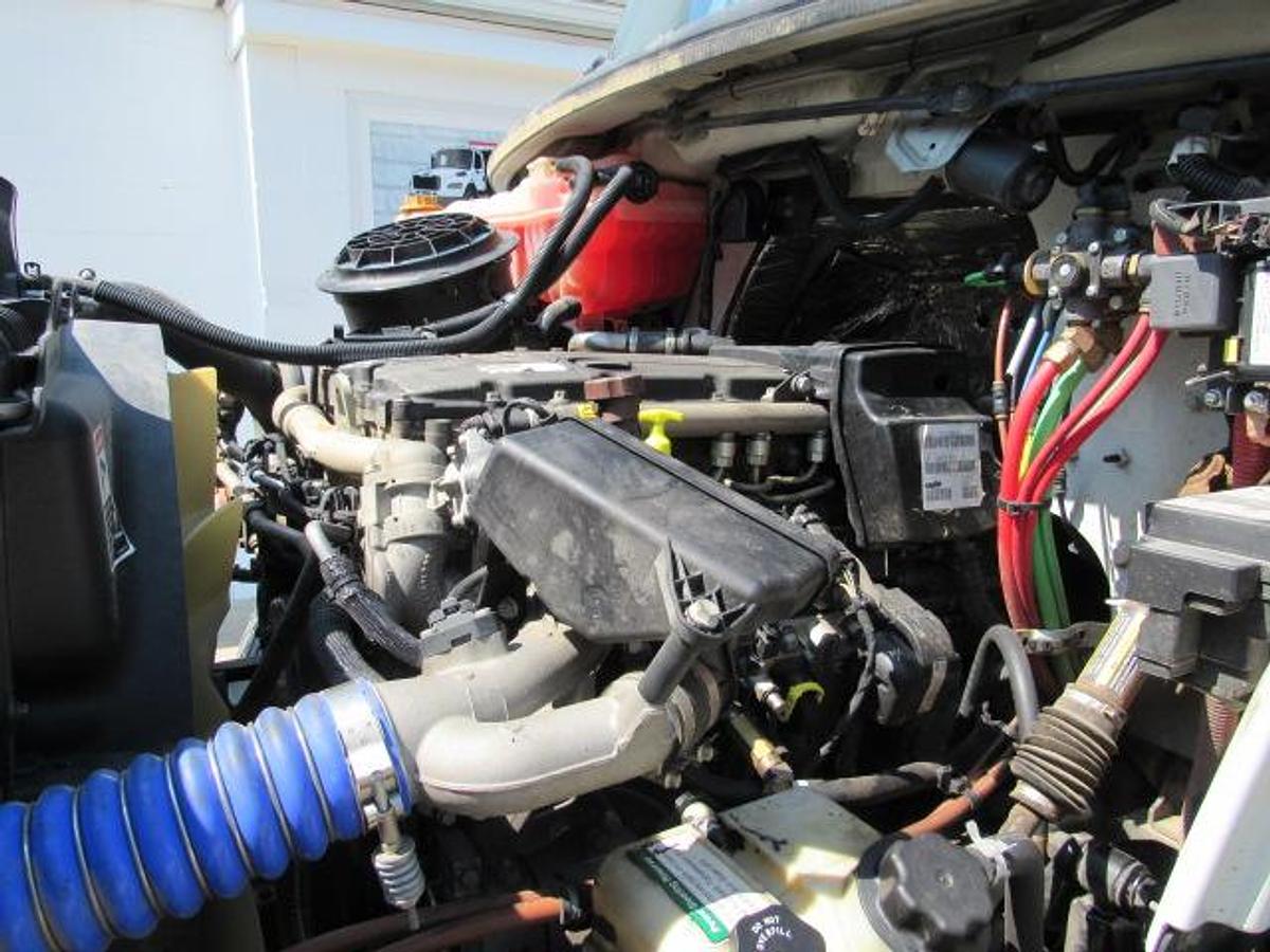Used 2023 Freightliner M2 106