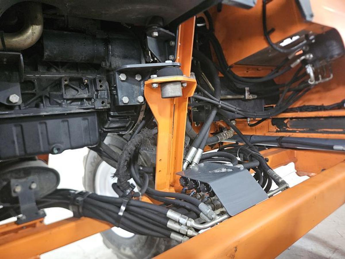 Used 2016 Moffett M8 55.3