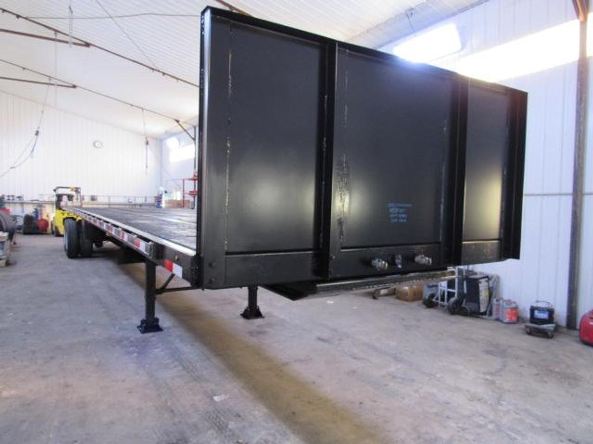 Used 2006 Transcraft Trailers 45' X 102" Flatbed Moffett Trailer