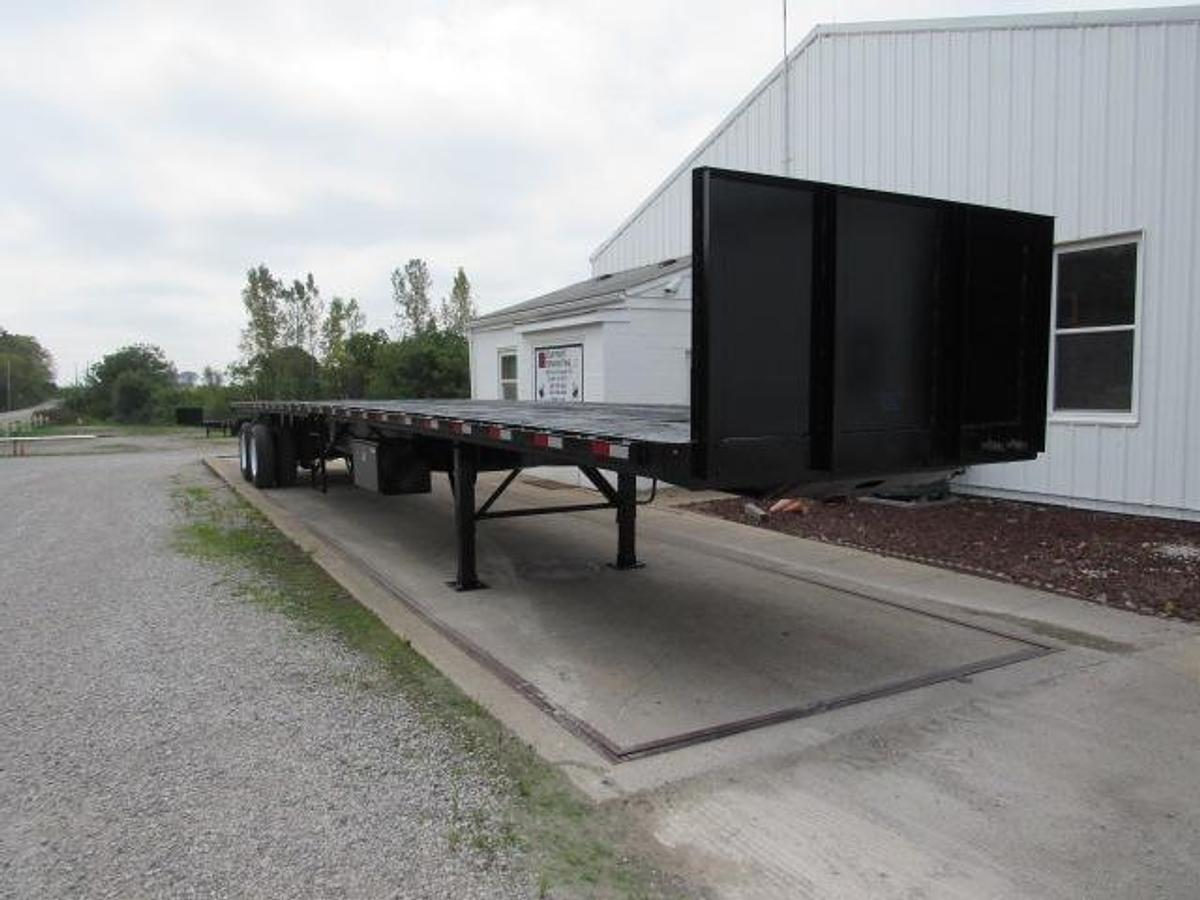Used 2016 Great Dane Trailers 48' X 102" Flatbed Moffett Trailer