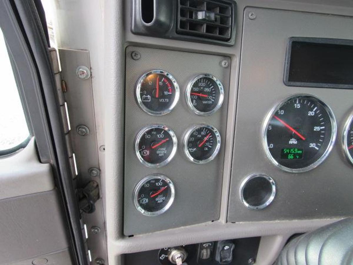 Used 2021 Kenworth T370 Flatbed Truck