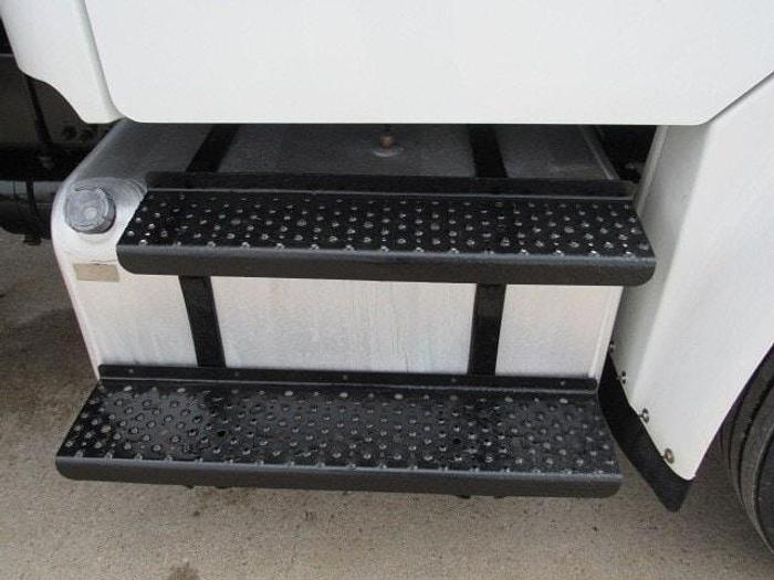 Used 2017 Freightliner M2 106