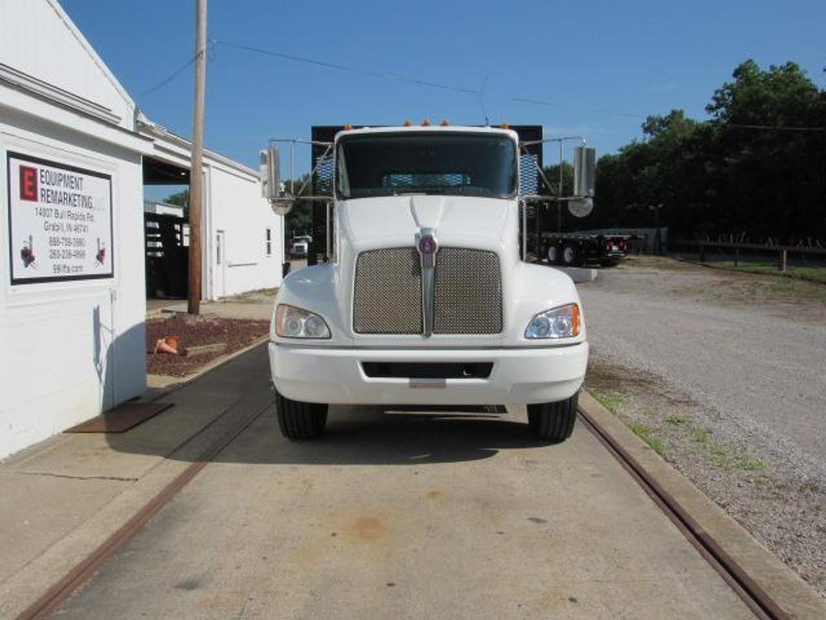 Used 2021 Kenworth T370 Flatbed Truck