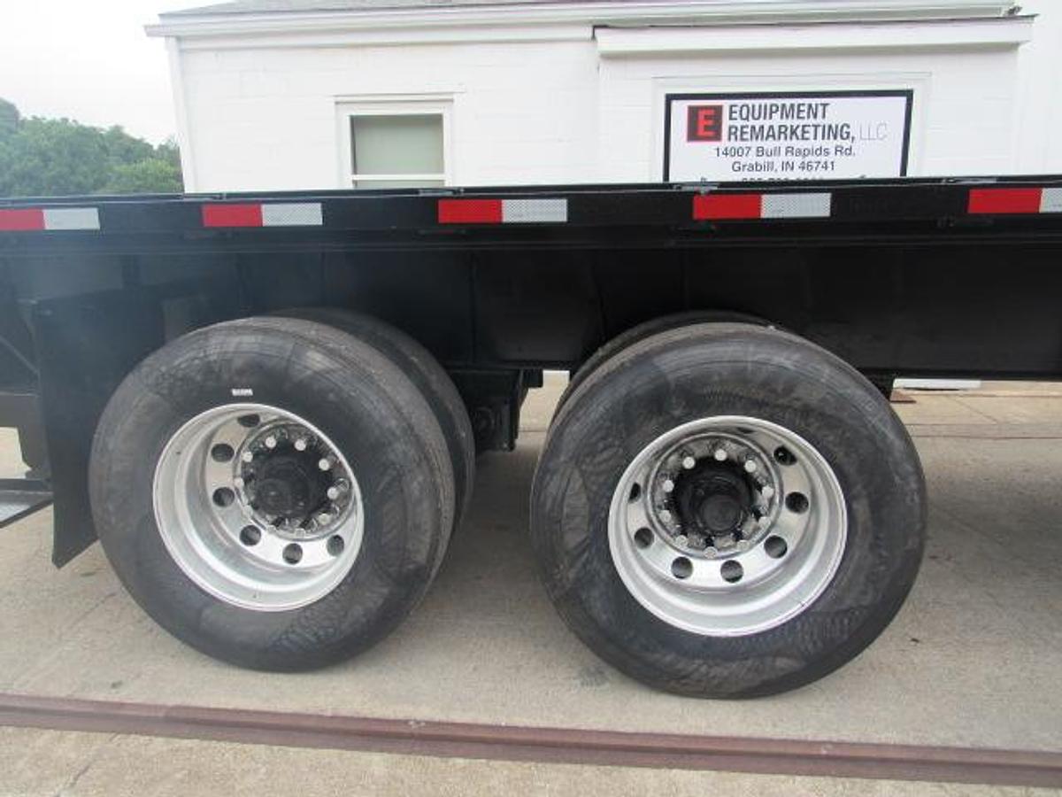 Used 2015 Great Dane Trailers 35' 10" X 102" Flatbed Moffett Trailer