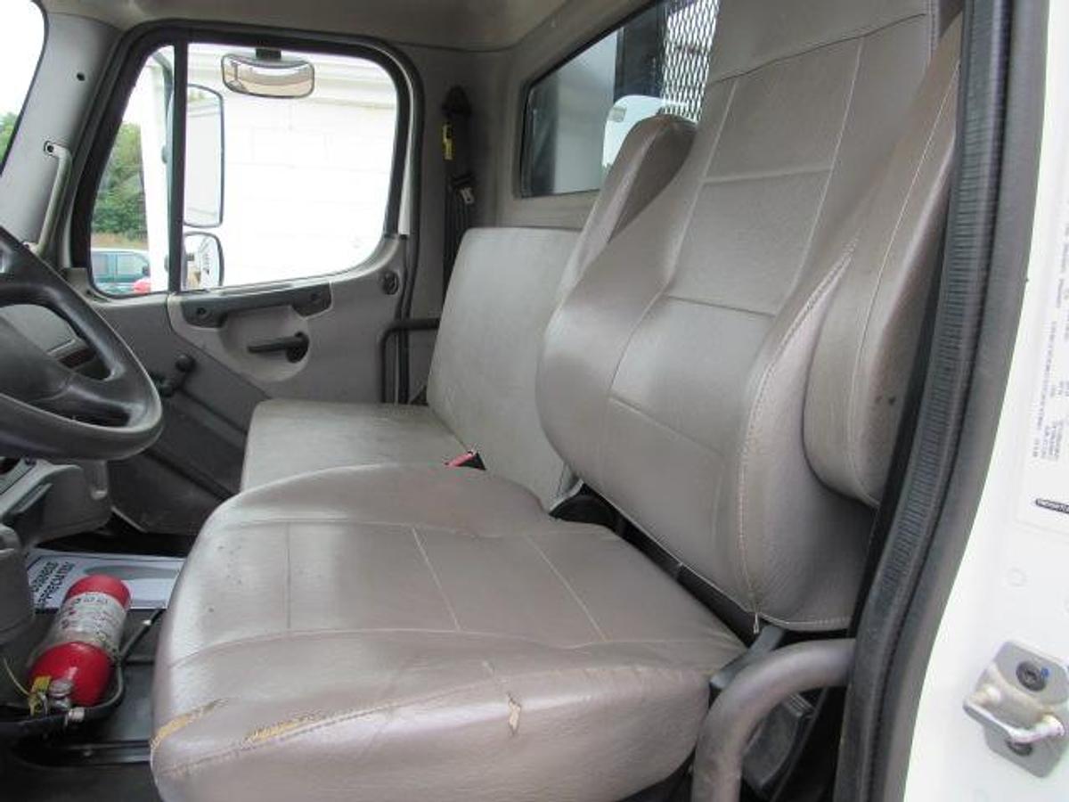 Used 2022 Freightliner M2 106