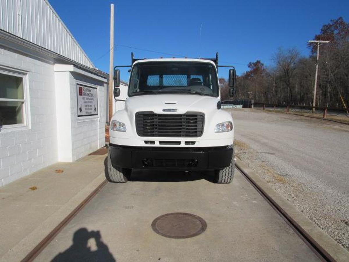Used 2022 Freightliner M2 106