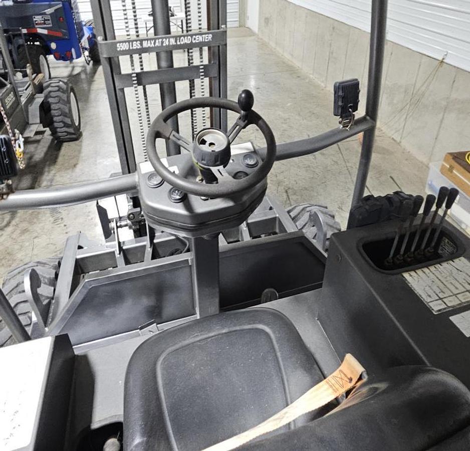 Used 2015 Navigator RT-5500 Truck Mounted Forklift