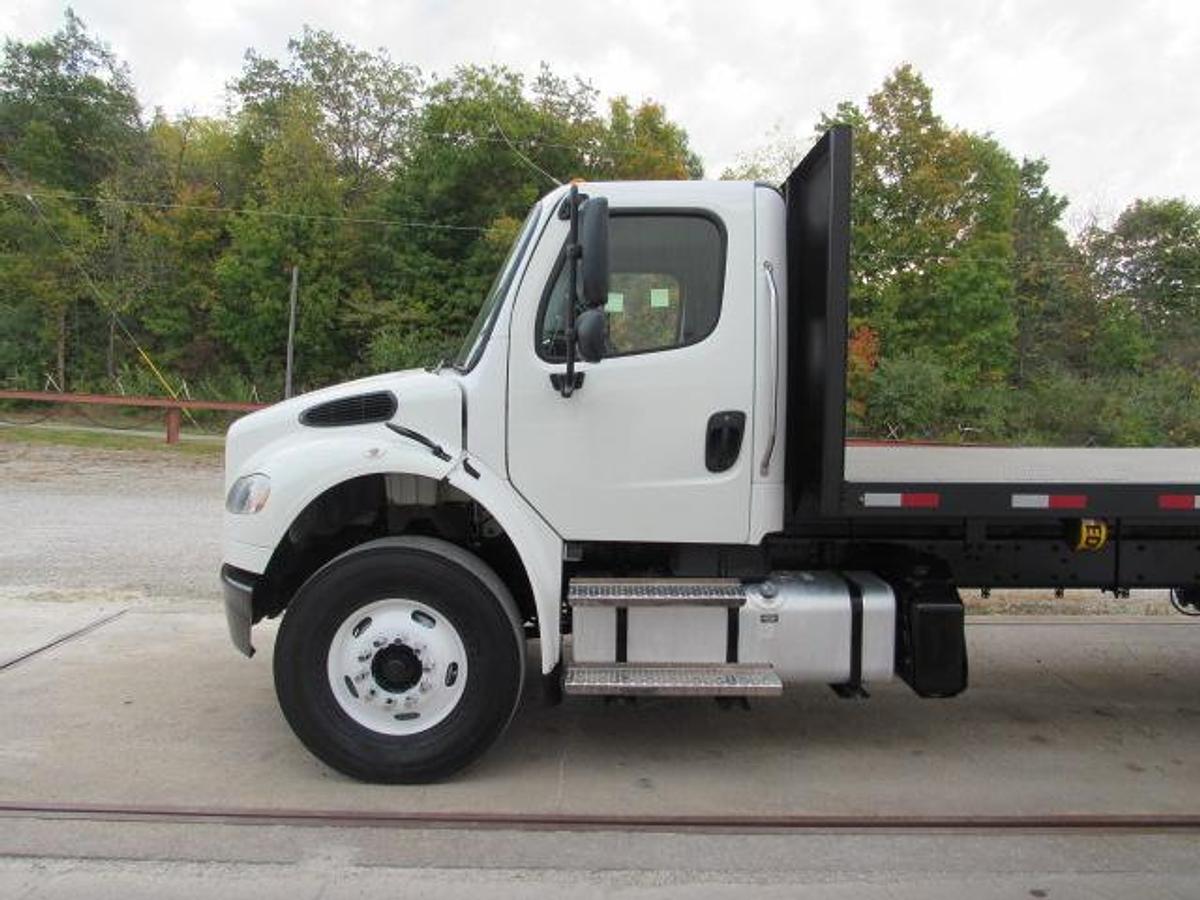 Used 2022 Freightliner M2 106