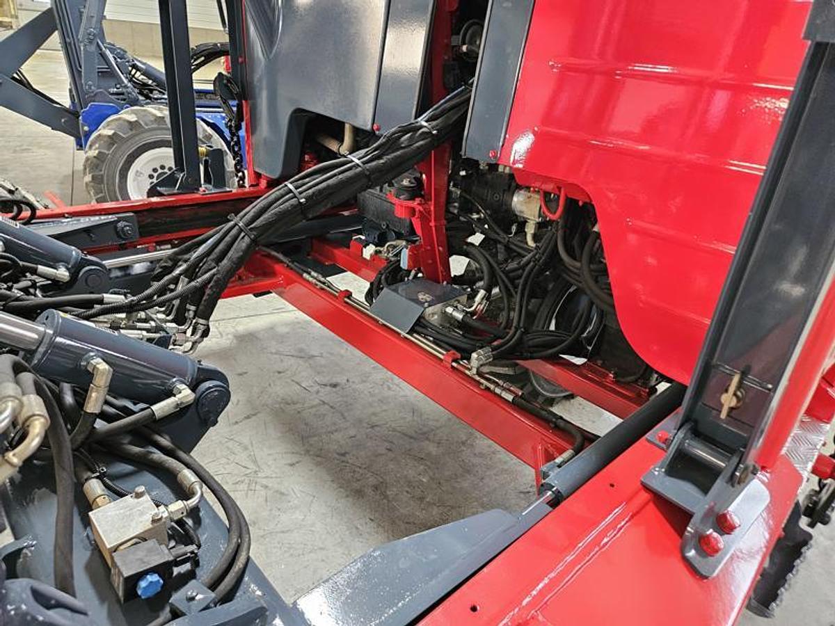 Used 2019  Moffett M5 50.4PNX  4 Way