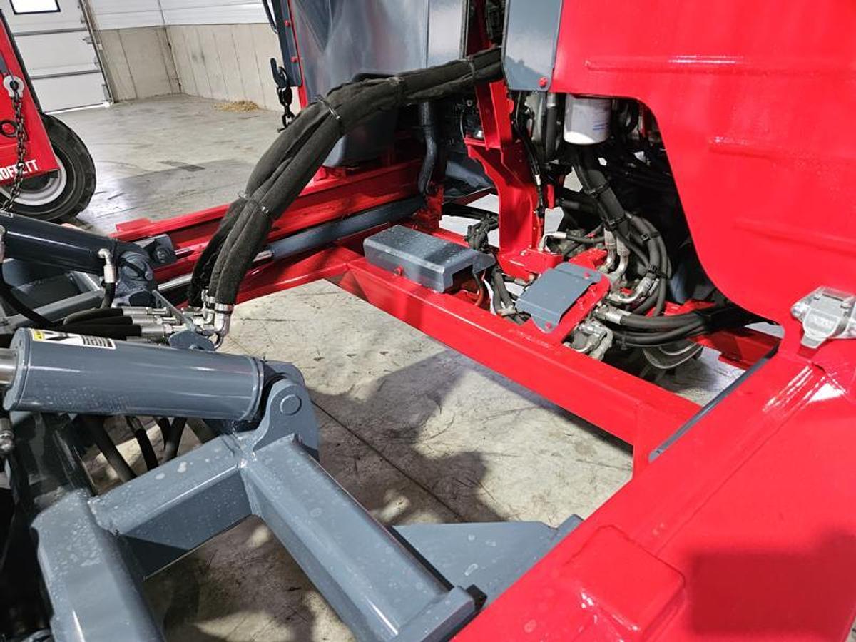 Used 2012 Moffett M70