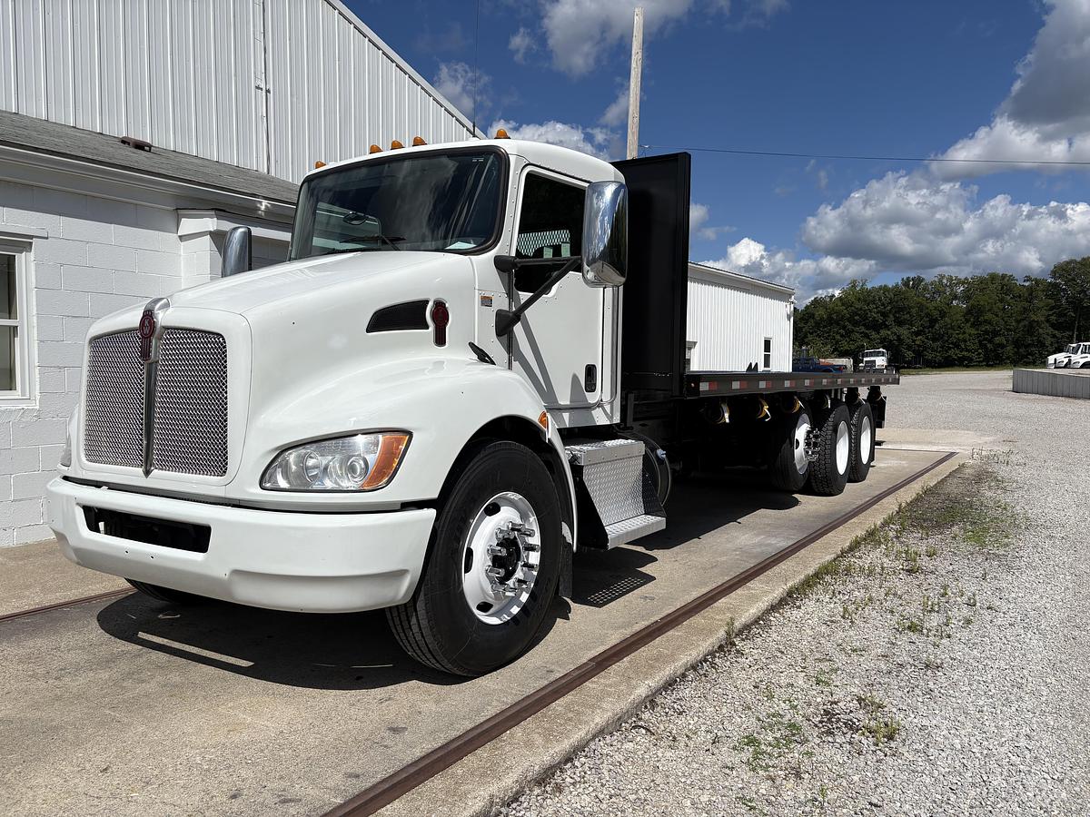 Used 2020 Kenworth T370 Flatbed Truck