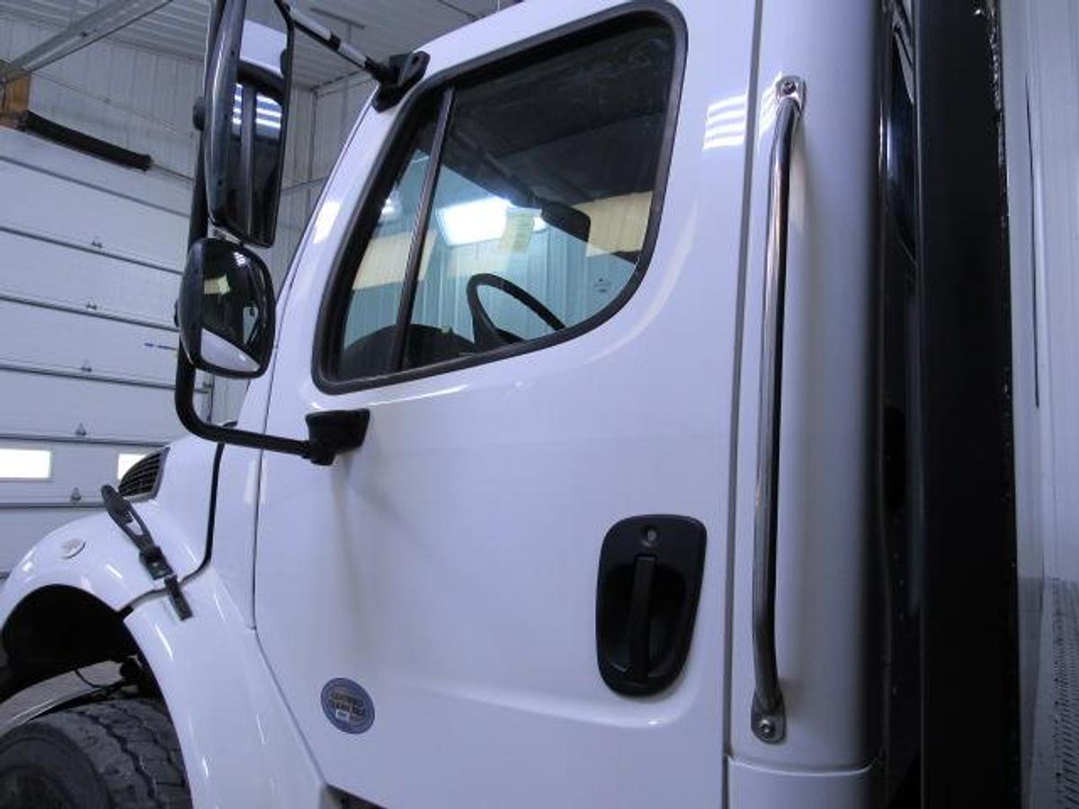 Used 2022 Freightliner M2 106