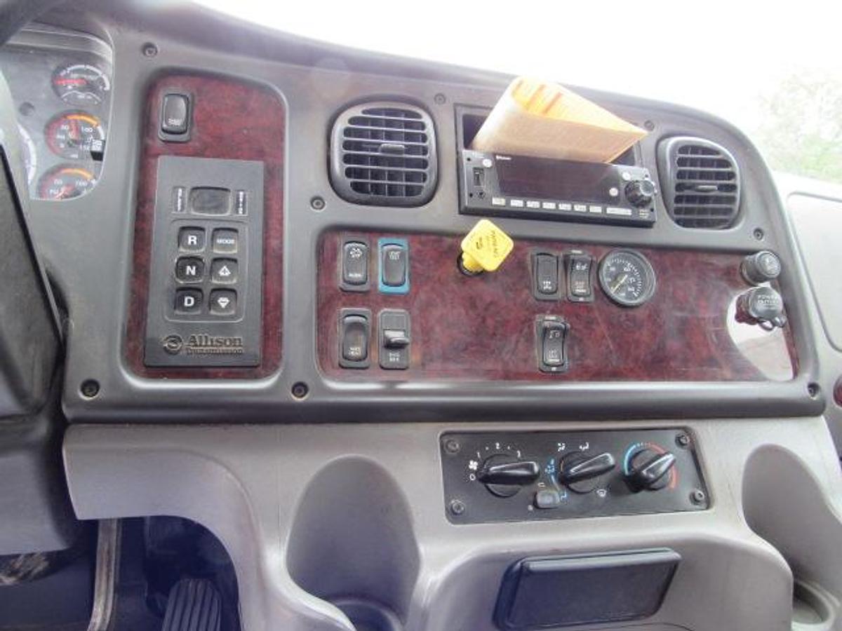 Used 2022 Freightliner M2 106