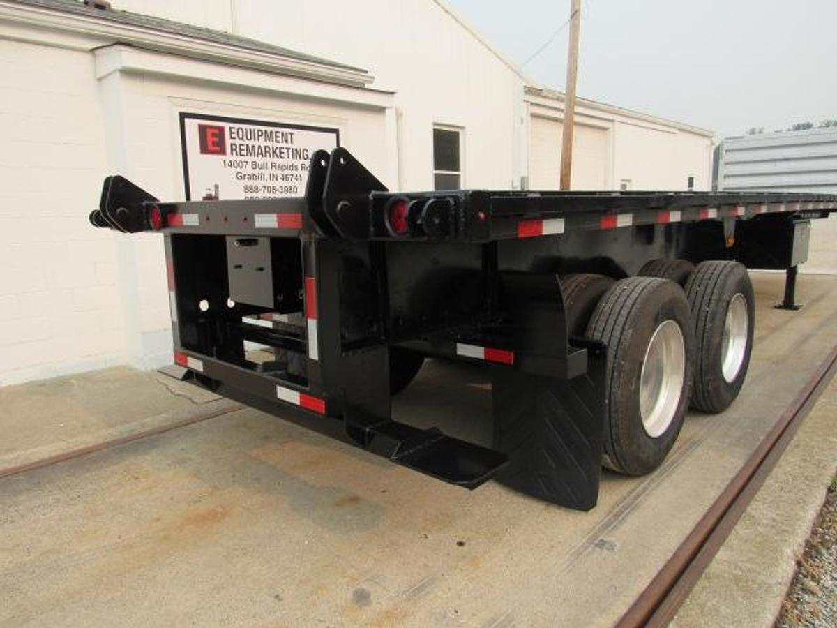 Used 2015 Great Dane Trailers  36' 6" X 102" Flatbed Moffett Trailer