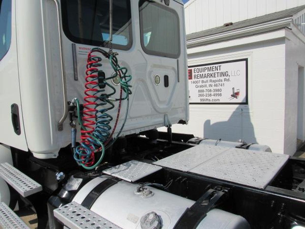 Used 2018 Freightliner Cascadia 125