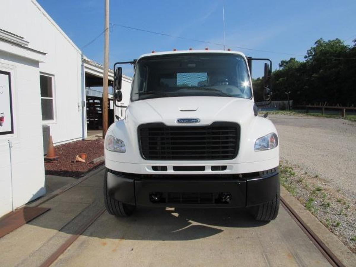 Used 2023 Freightliner M2 106