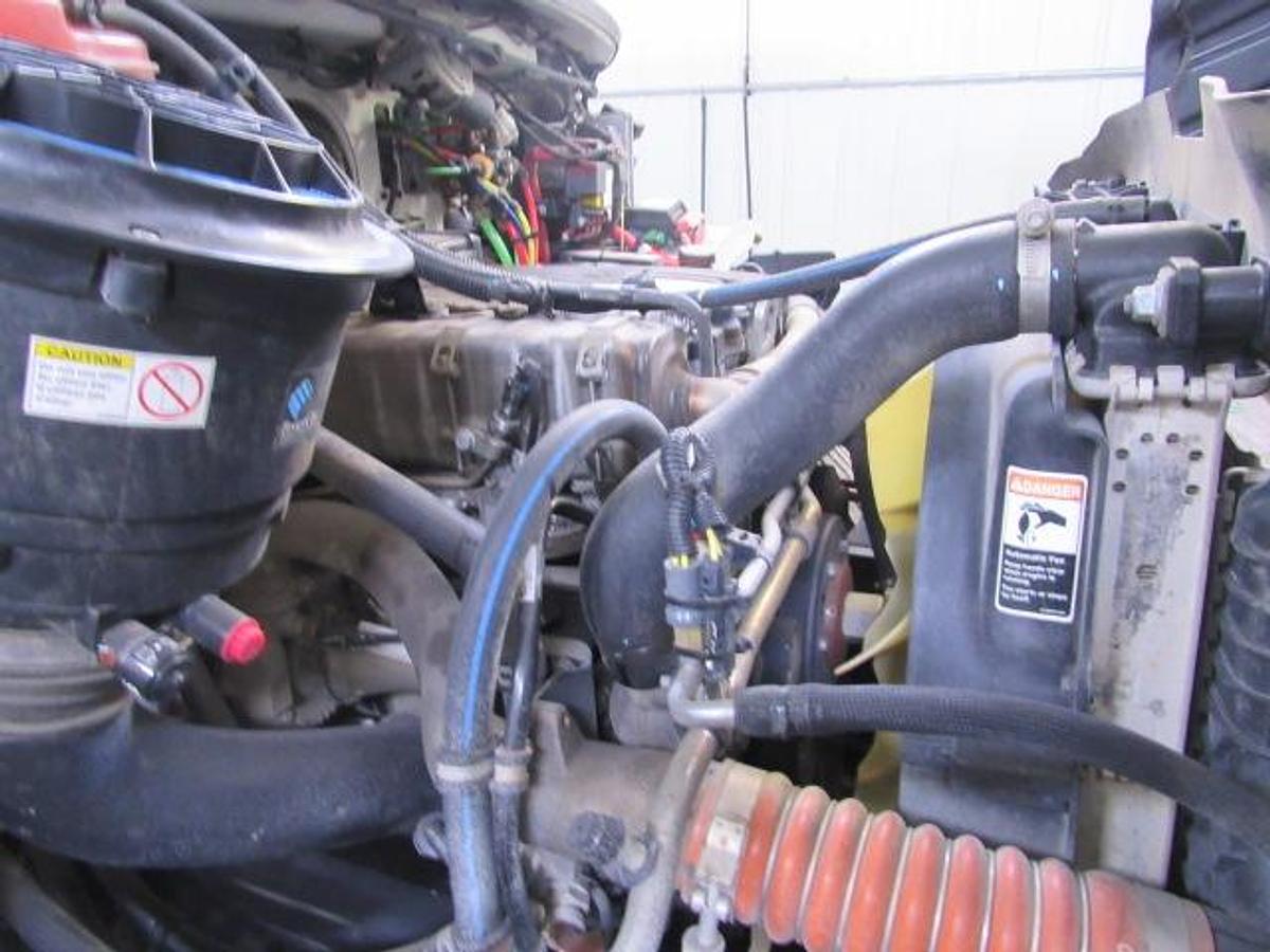 Used 2022 Freightliner M2 106