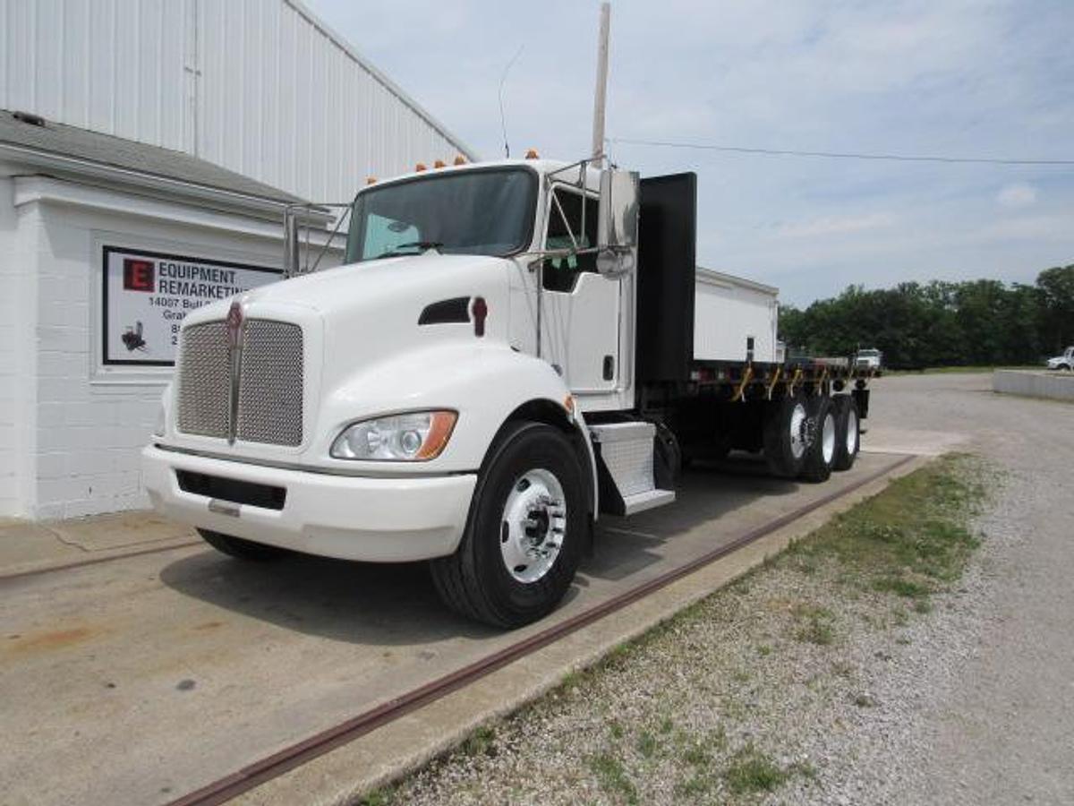 Used 2021 Kenworth T370 Flatbed Truck