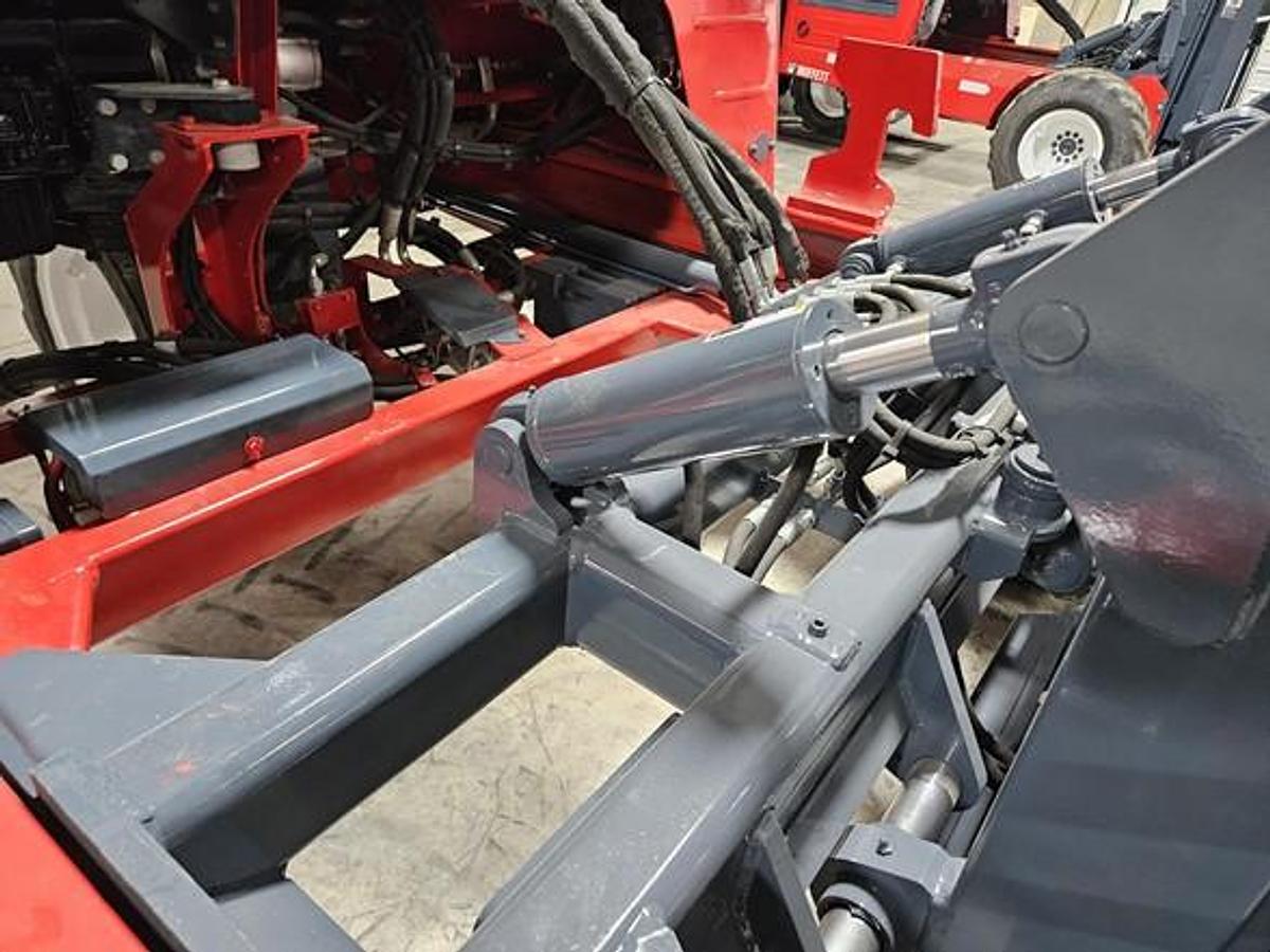 Used 2016 Moffett M8 55.3