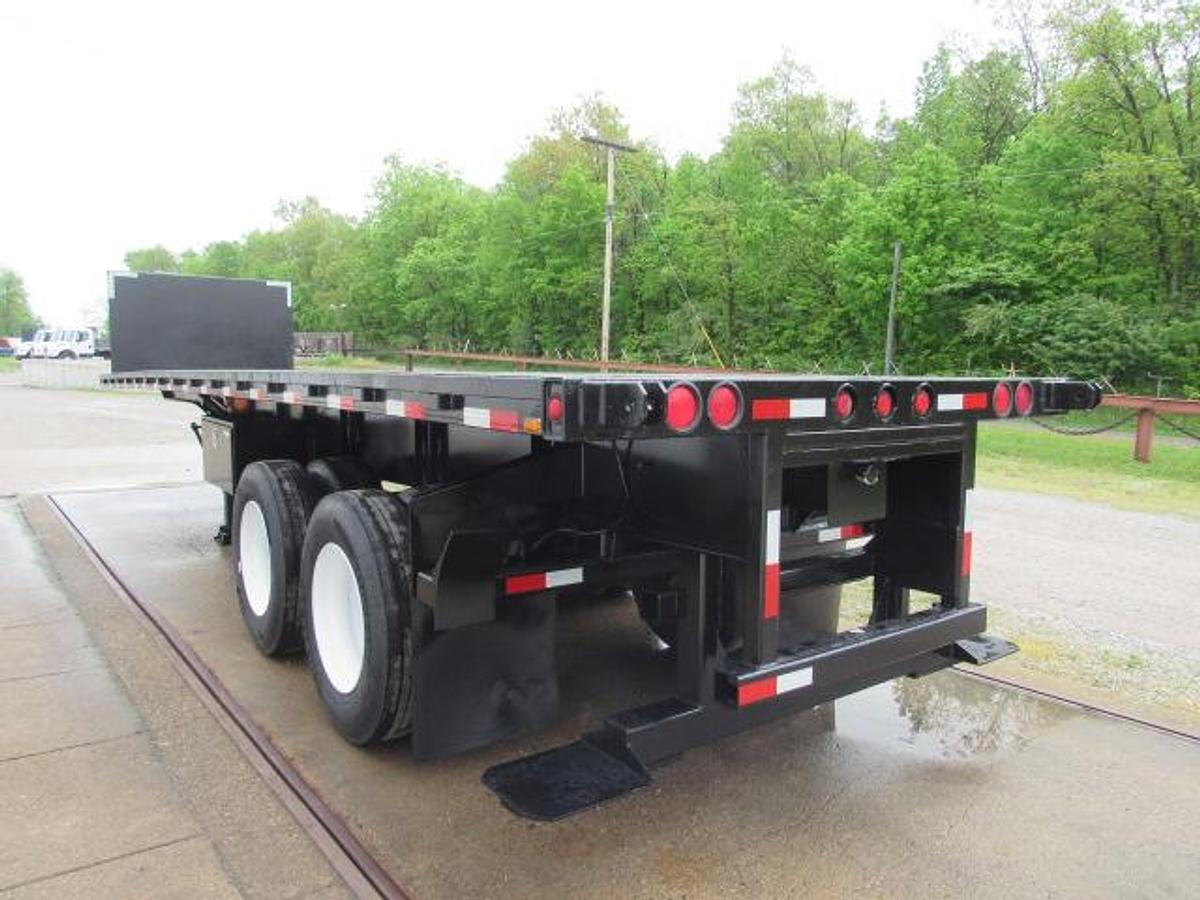 Used 2007 Lufkin 32' X 96" Moffett Trailer