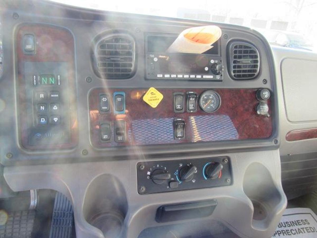 Used 2022 Freightliner M2 106