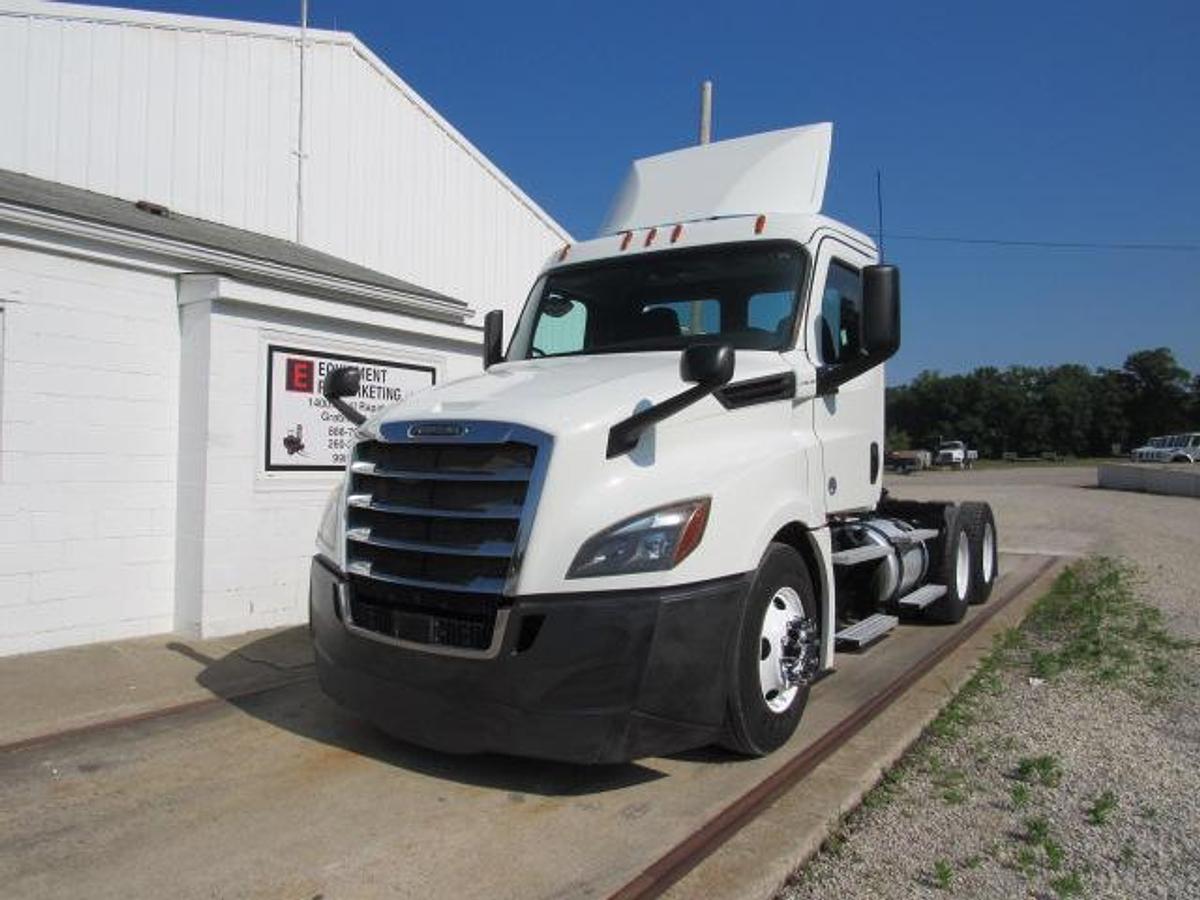 Used 2018 Freightliner Cascadia 125
