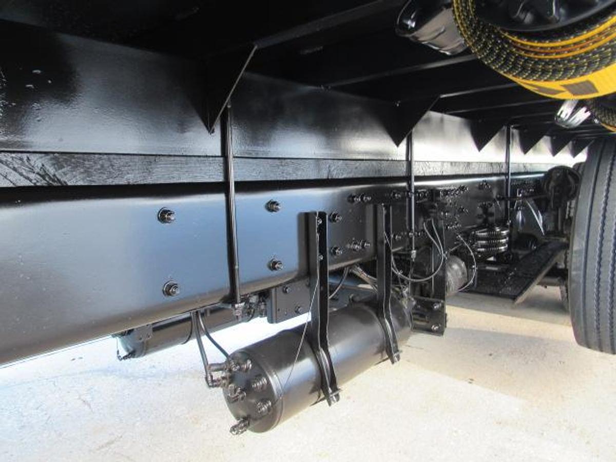 Used 2022 Freightliner M2 106