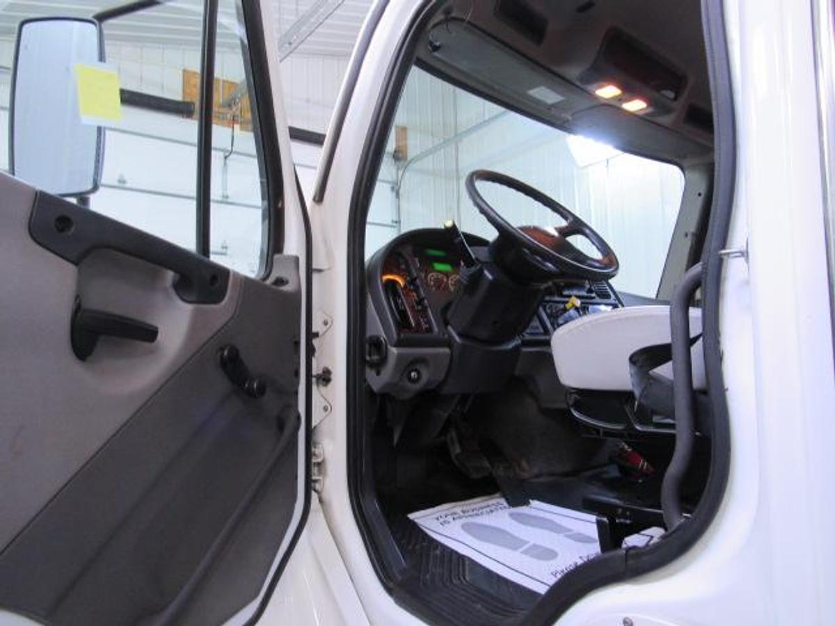 Used 2022 Freightliner M2 106