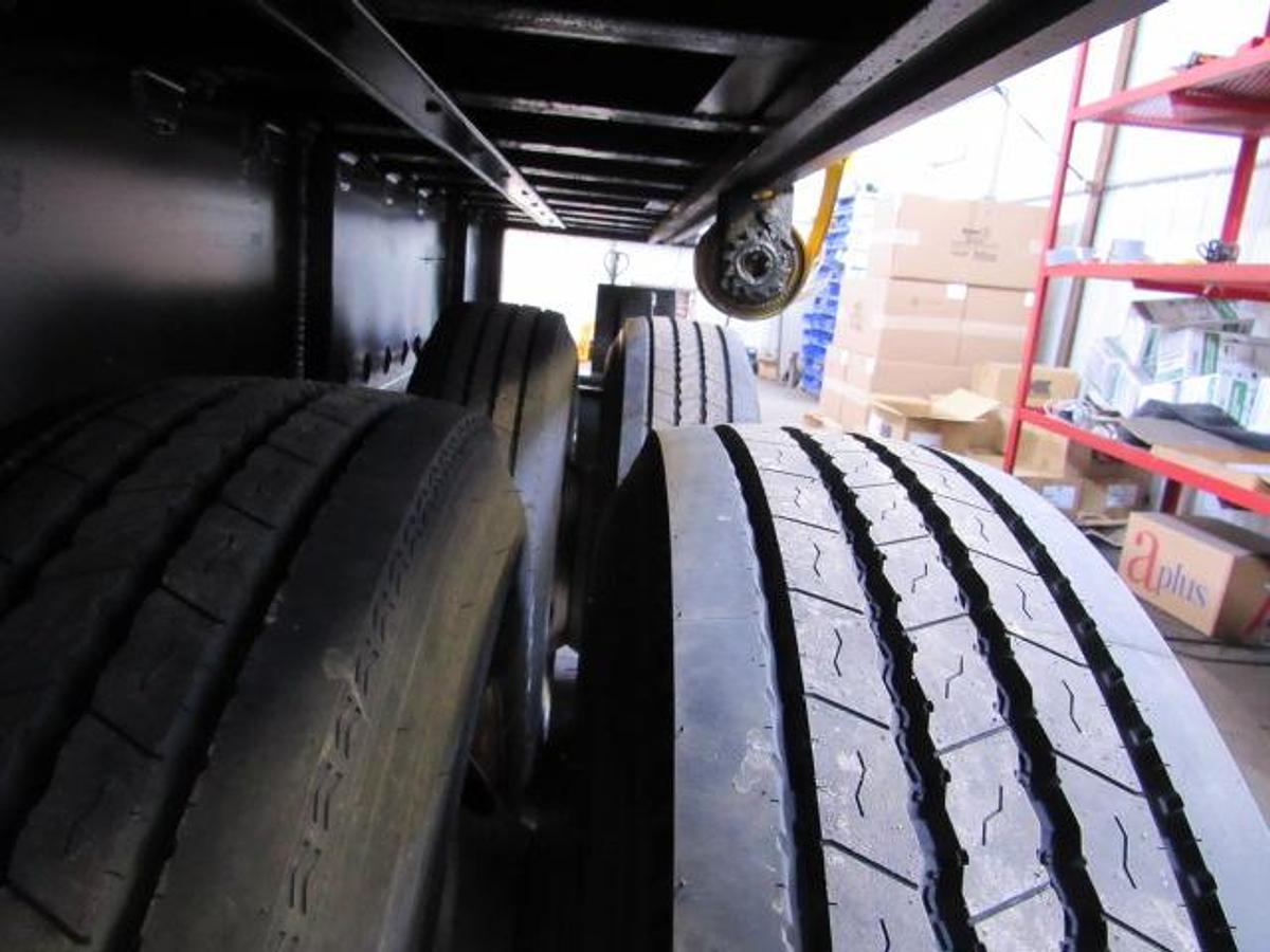 Used 2006 Transcraft Trailers 45' X 102" Flatbed Moffett Trailer