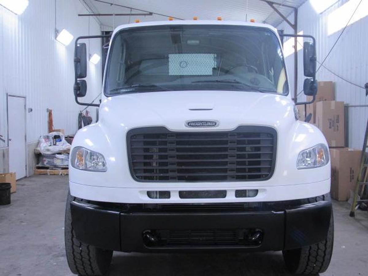 Used 2022 Freightliner M2 106