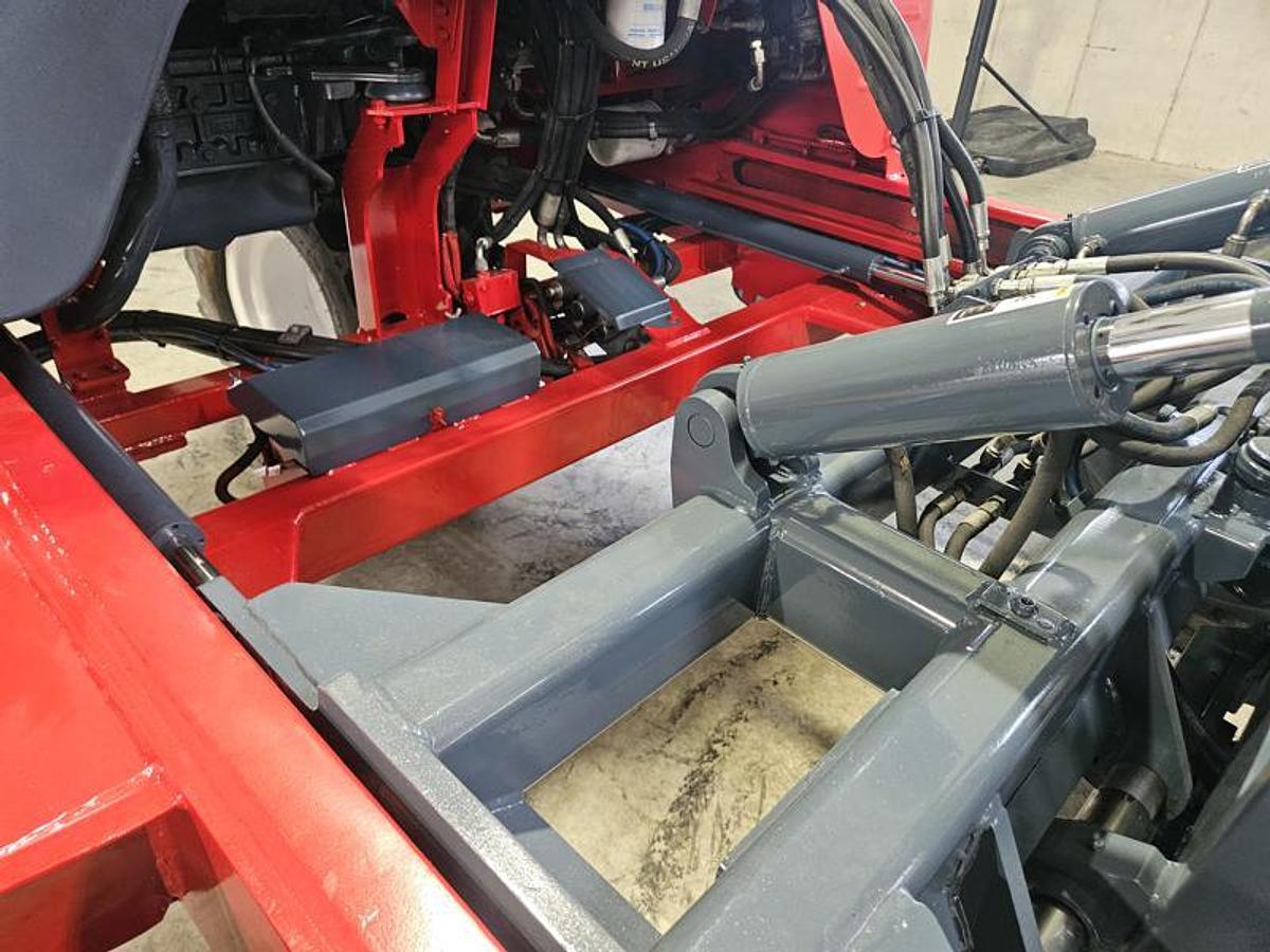 Used 2014 Moffett M55