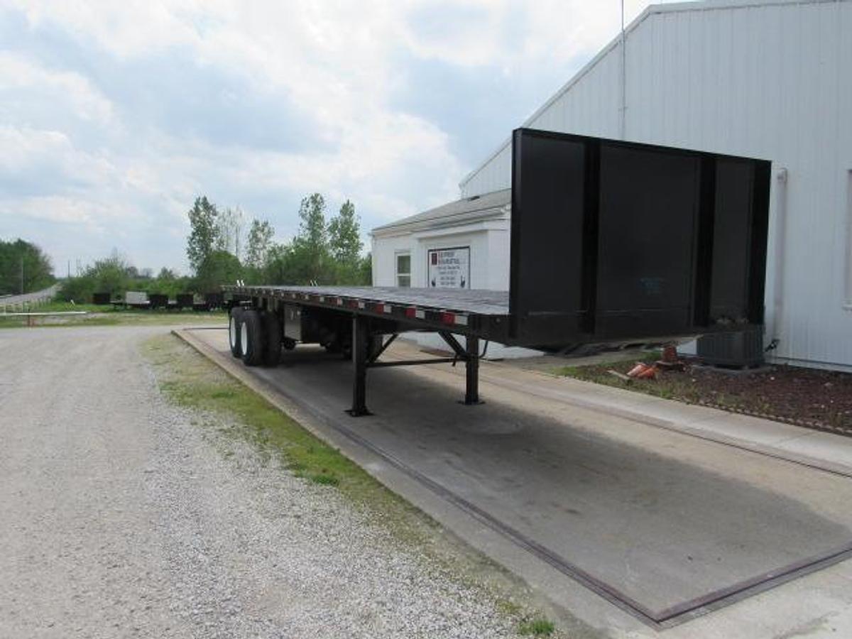 Used 2016 Great Dane Trailers 36' 6" X 102" Flatbed Moffett Trailer