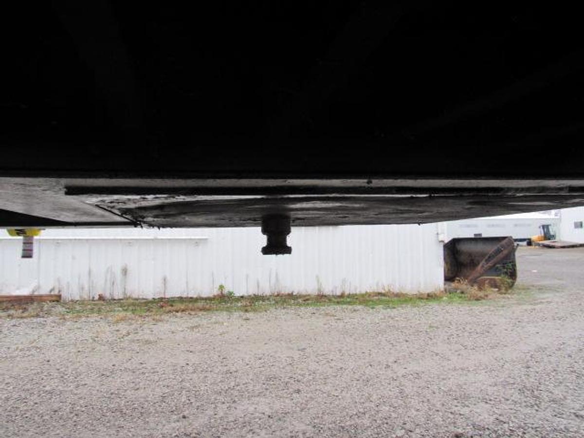 Used 2005  Lufkin 32' X 96"  Flatbed Moffett Trailer