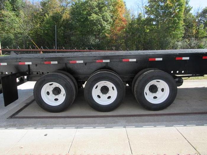Used 2014 Great Dane Trailers  48' X 102" 3 AXLE Flatbed Moffett Trailer