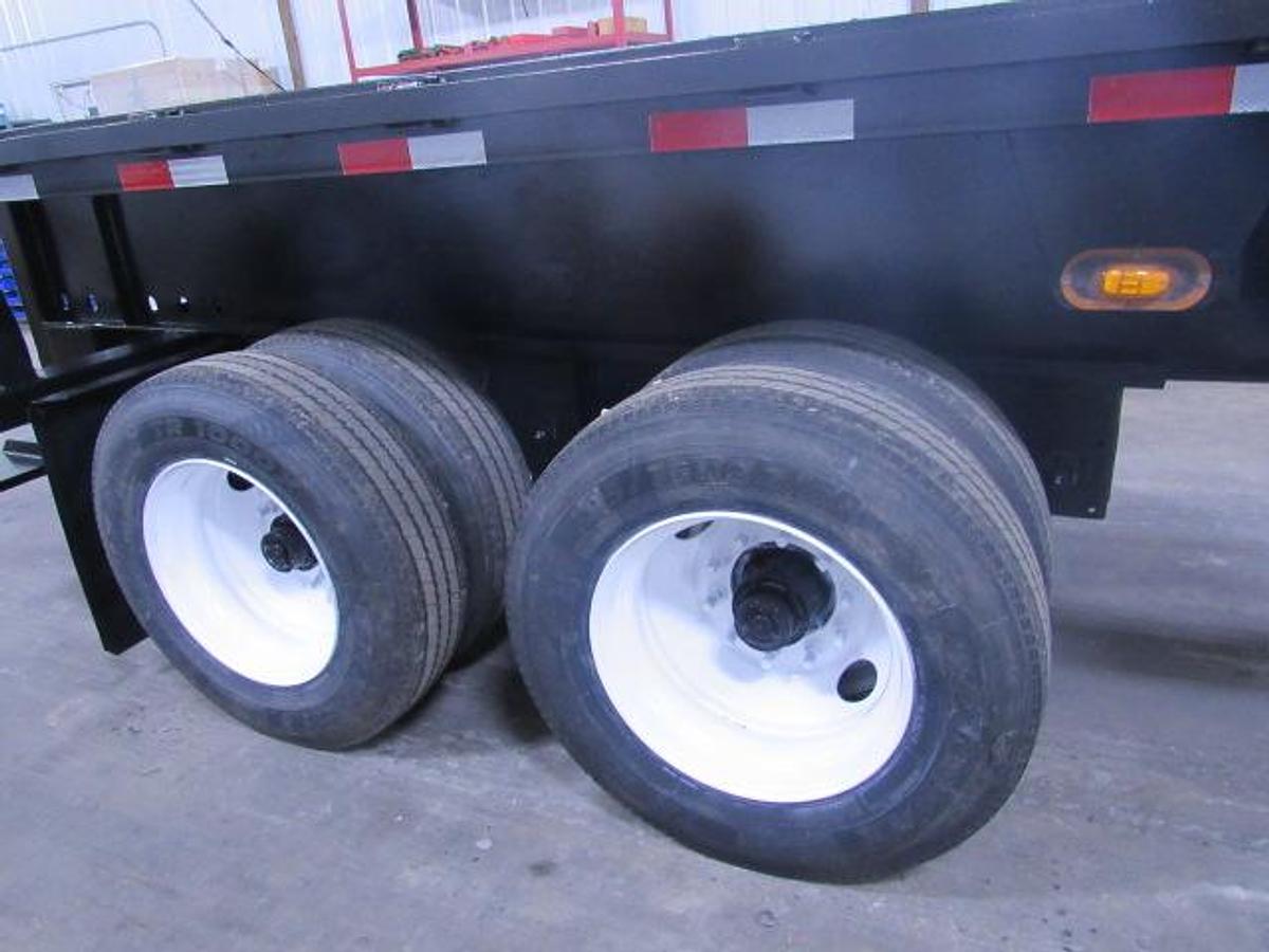 Used 2013 Great Dane Trailers  32' X 96" Flatbed Moffett Trailer