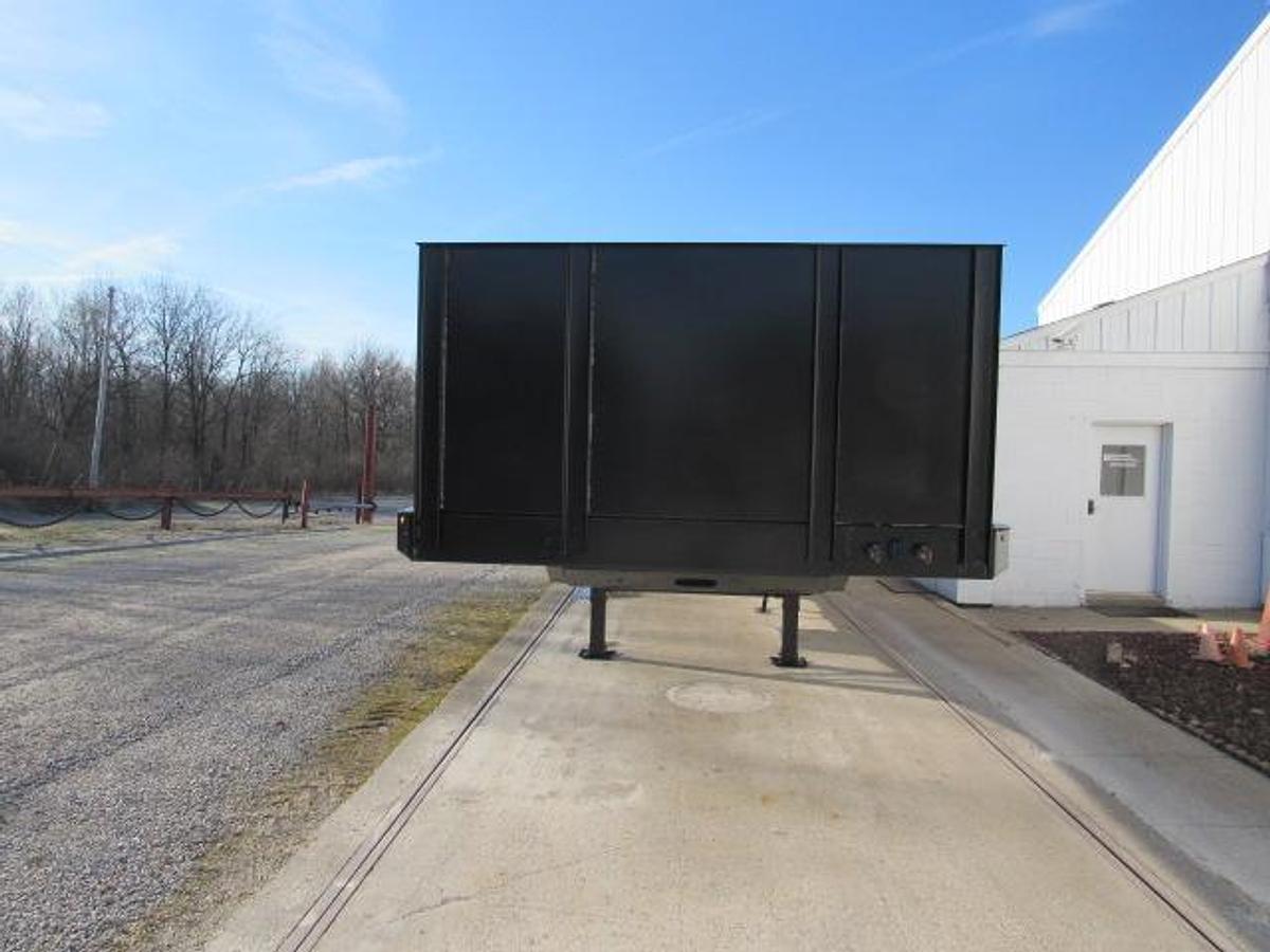 Used 2016 Great Dane Trailers 36' 6" X 102" Flatbed Moffett Trailer