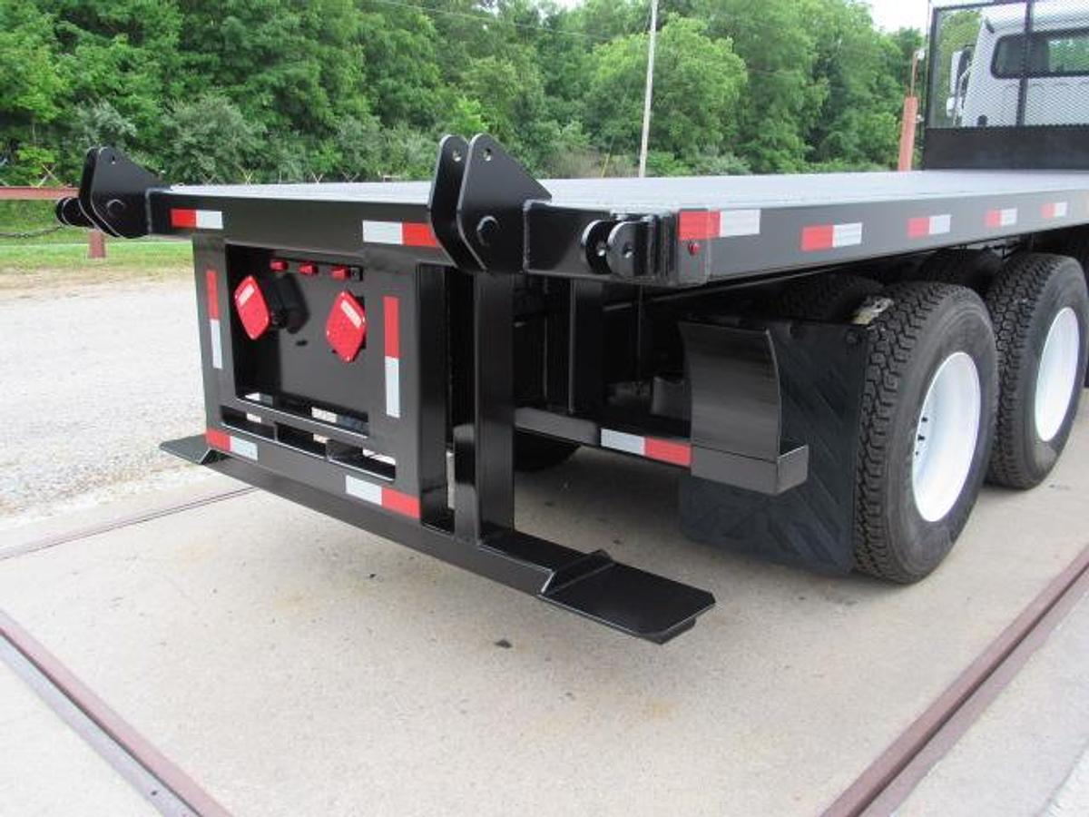 Used 2021 Freightliner M2 106