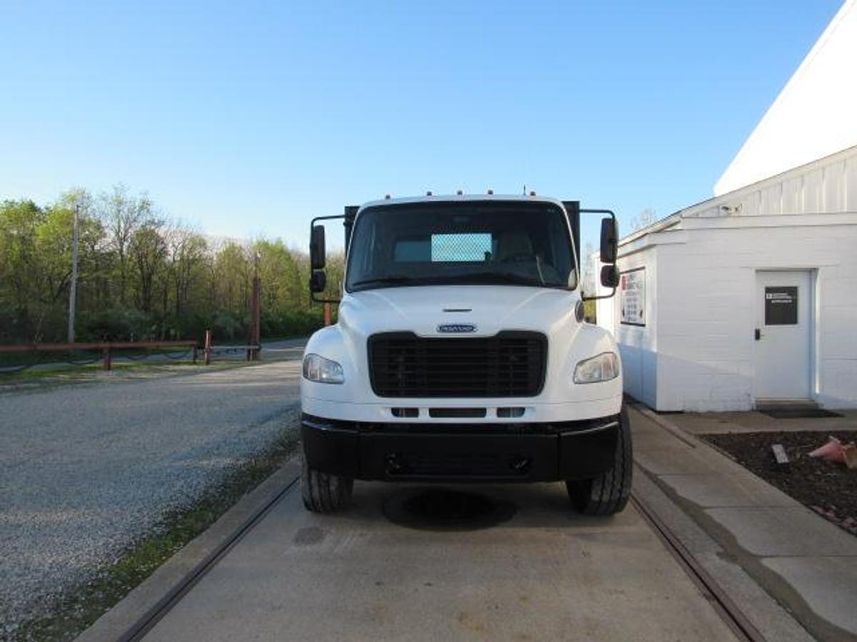 Used 2022 Freightliner M2 106