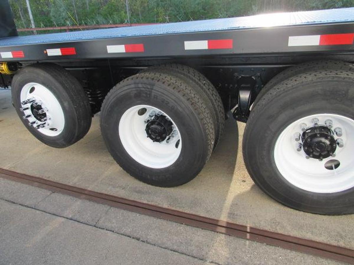 Used 2022 Freightliner M2 106