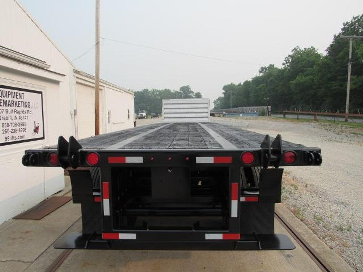Used 2015 Great Dane Trailers  36' 6" X 102" Flatbed Moffett Trailer
