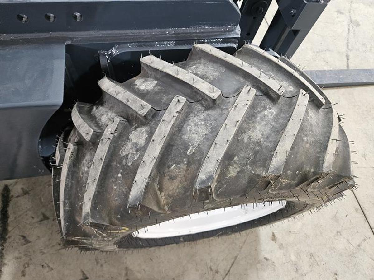 Used 2018 LOADMAC 825.4P   4 Way Forklift w/Extended Reach