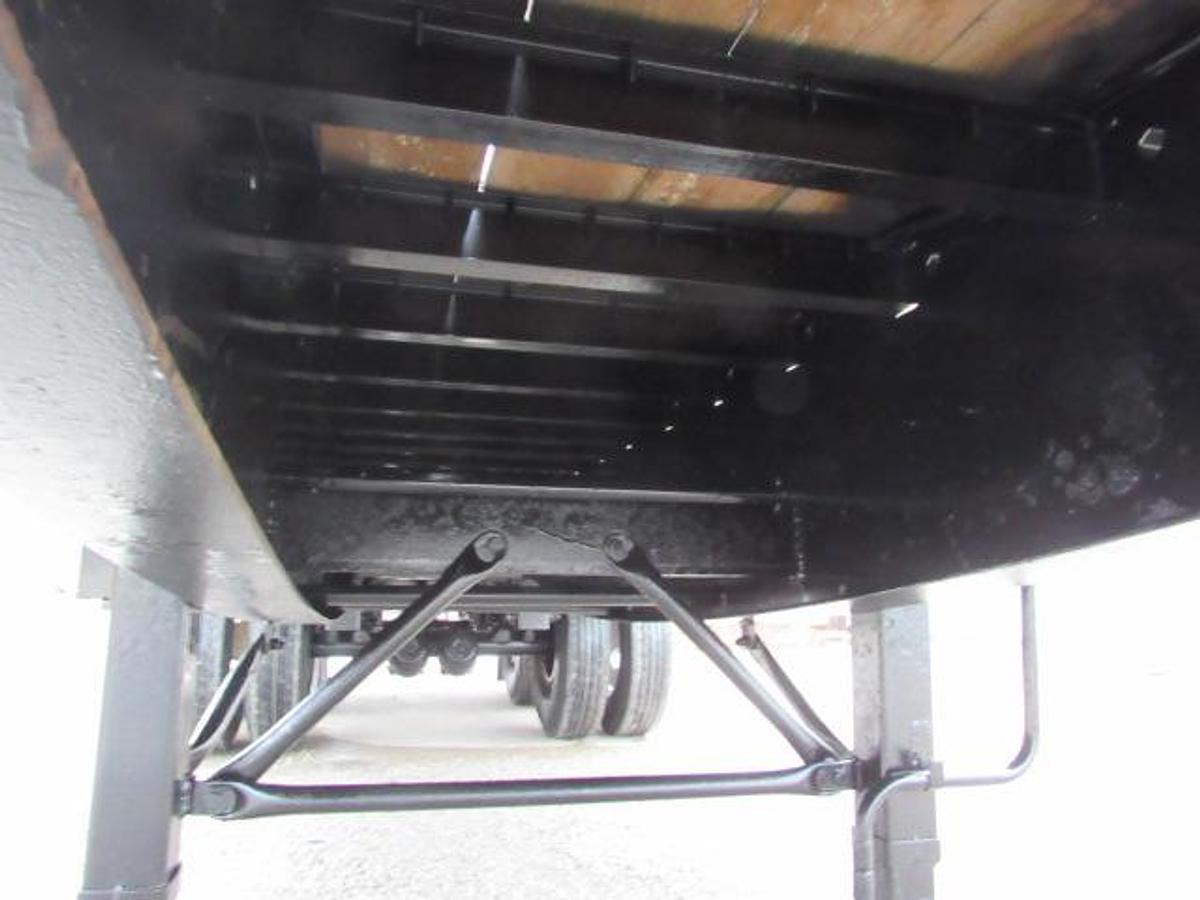 Used 2005  Lufkin 32' X 96"  Flatbed Moffett Trailer