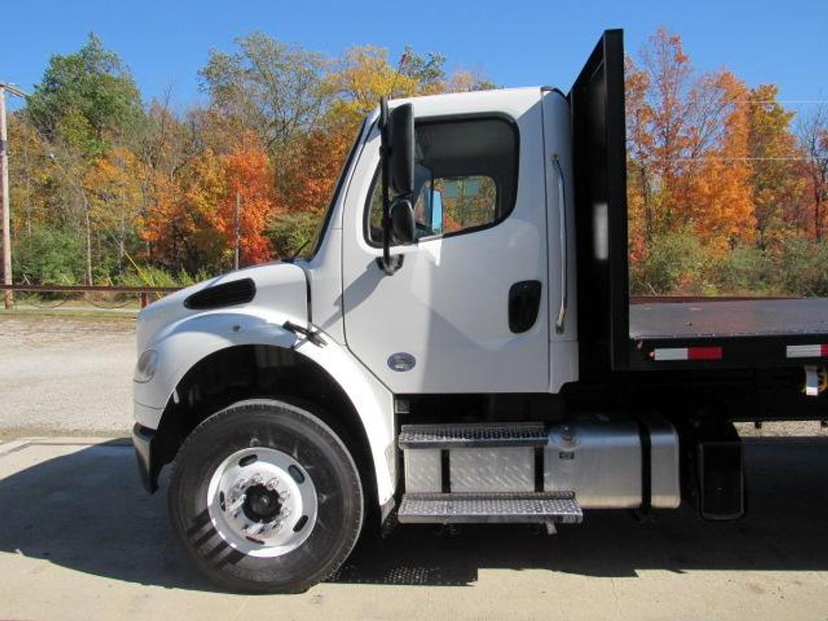 Used 2022 Freightliner M2 106